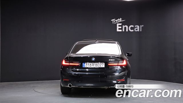 BMW 3-Series 320i