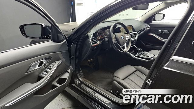 BMW 3-Series 320i