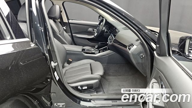 BMW 3-Series 320i