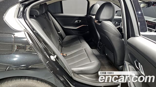 BMW 3-Series 320i