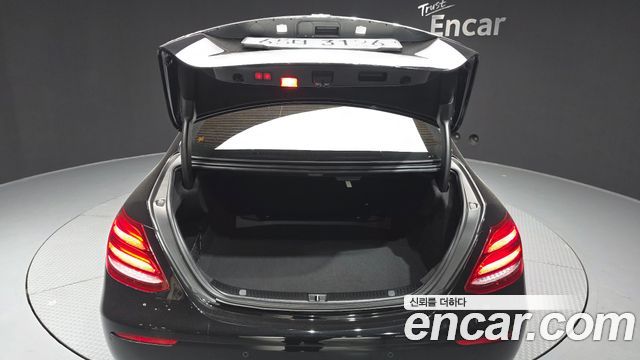 Mercedes-Benz E-Class E200 Avantgarde