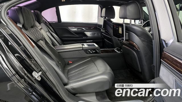 BMW 7-Series 750Li xDrive Prestige