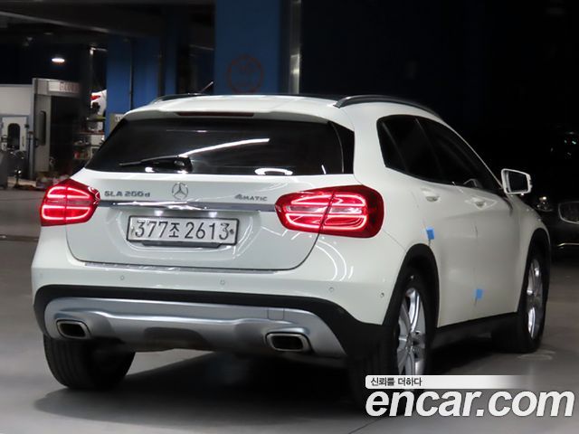 Mercedes-Benz GLA-Class GLA200 d 4MATIC