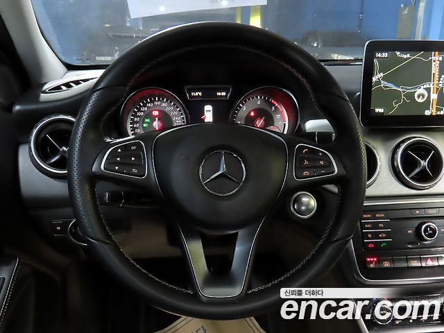 Mercedes-Benz GLA-Class GLA200 d 4MATIC