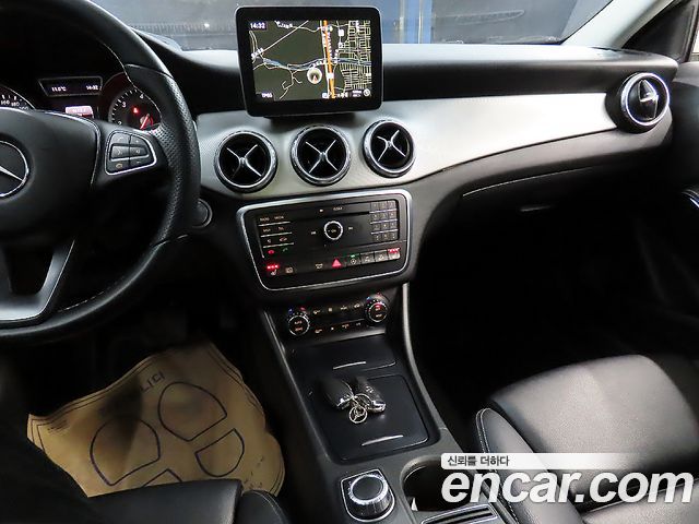 Mercedes-Benz GLA-Class GLA200 d 4MATIC