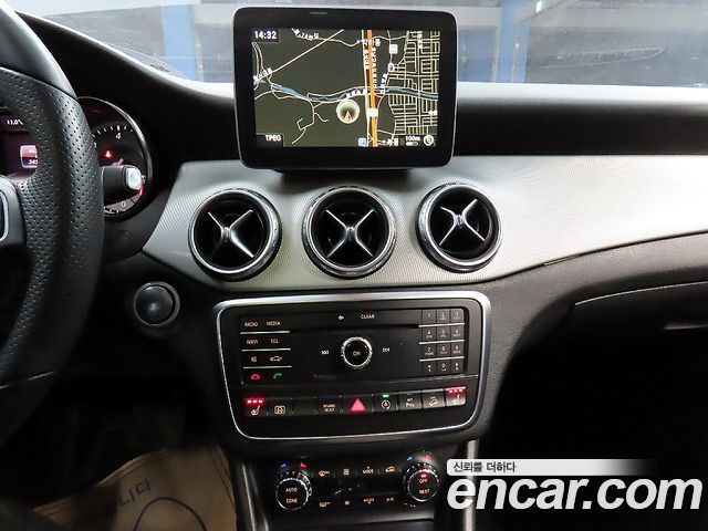 Mercedes-Benz GLA-Class GLA200 d 4MATIC
