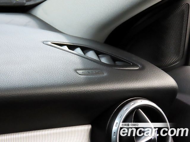 Mercedes-Benz GLA-Class GLA200 d 4MATIC