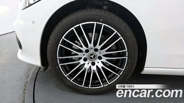 Mercedes-Benz C-Class C200 4MATIC Avantgarde