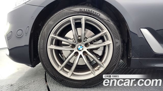 BMW 5-Series 520d xDrive M Sport Package Plus