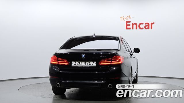 BMW 5-Series 520i Luxury
