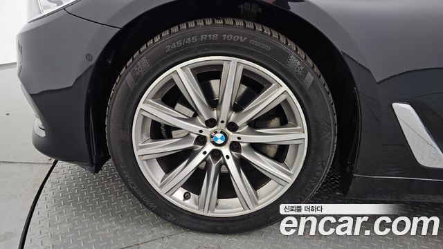 BMW 5-Series 520i Luxury