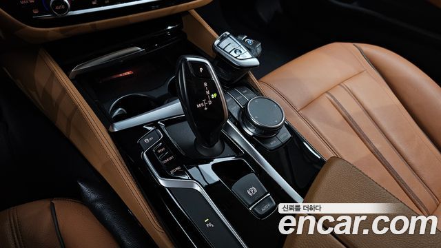BMW 5-Series 520i Luxury