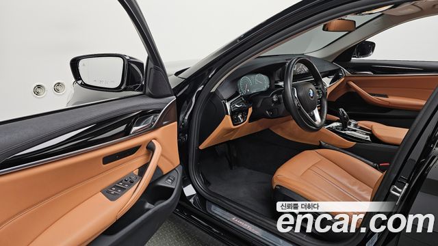 BMW 5-Series 520i Luxury