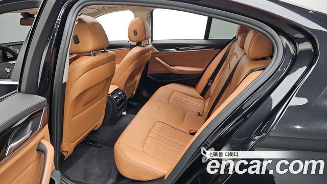 BMW 5-Series 520i Luxury