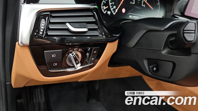 BMW 5-Series 520i Luxury