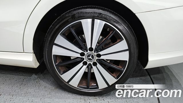 Mercedes-Benz CLA-Class CLA250 4MATIC