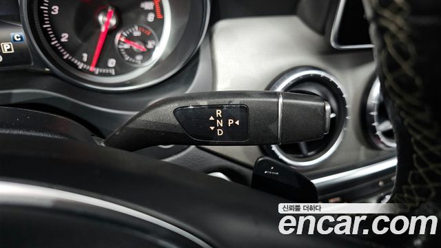 Mercedes-Benz CLA-Class CLA250 4MATIC