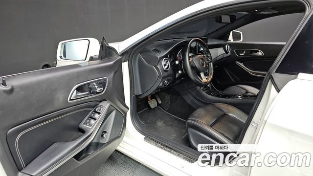 Mercedes-Benz CLA-Class CLA250 4MATIC
