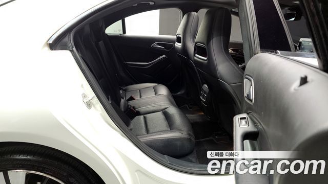 Mercedes-Benz CLA-Class CLA250 4MATIC