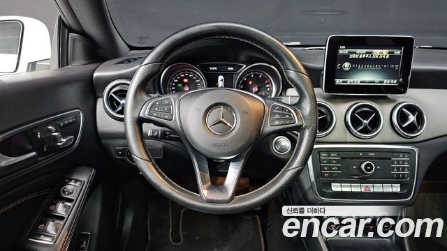 Mercedes-Benz CLA-Class CLA250 4MATIC
