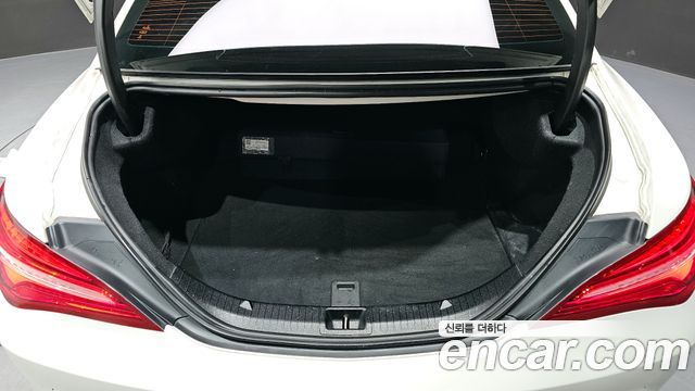 Mercedes-Benz CLA-Class CLA250 4MATIC