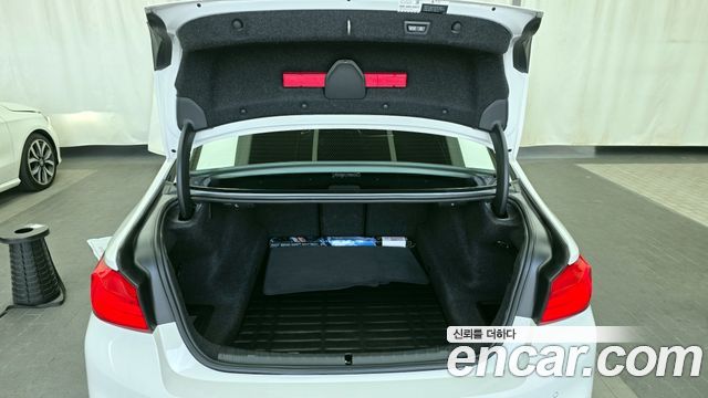 BMW 5-Series 530i xDrive M Sport Package Plus