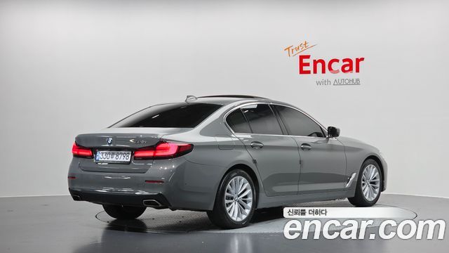 BMW 5-Series 520i Luxury