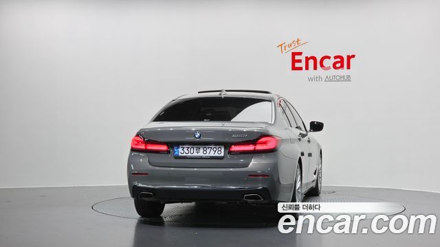 BMW 5-Series 520i Luxury