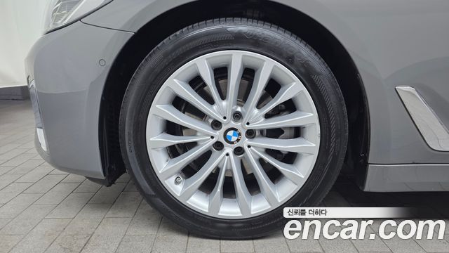 BMW 5-Series 520i Luxury