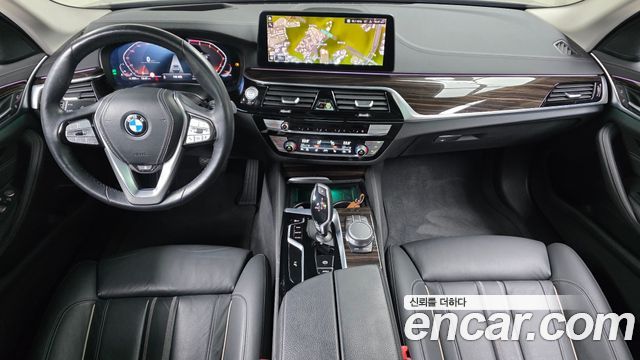 BMW 5-Series 520i Luxury