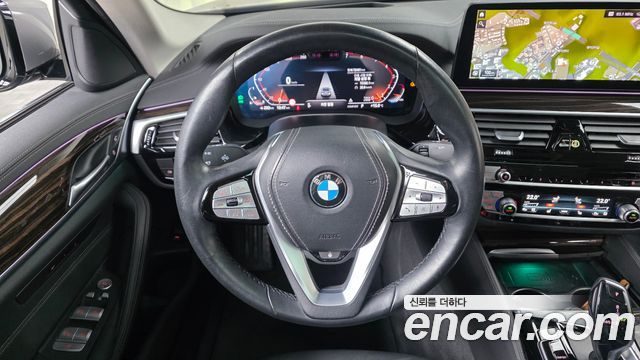 BMW 5-Series 520i Luxury