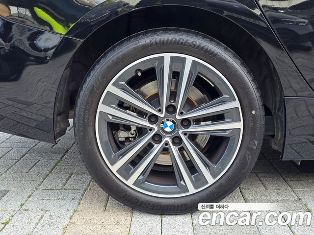 BMW 2-Series 220i Advantage