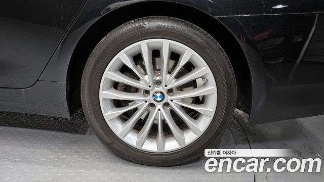BMW 5-Series 523d Luxury