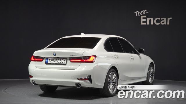 BMW 3-Series 320i Luxury