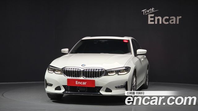 BMW 3-Series 320i Luxury