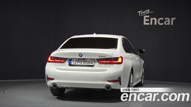 BMW 3-Series 320i Luxury
