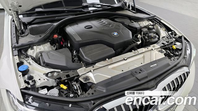 BMW 3-Series 320i Luxury