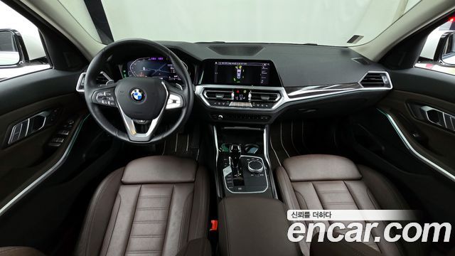 BMW 3-Series 320i Luxury