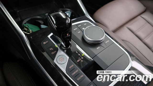 BMW 3-Series 320i Luxury