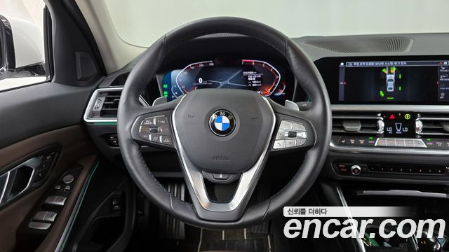 BMW 3-Series 320i Luxury