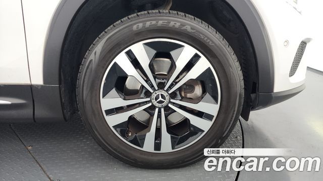 Mercedes-Benz GLB-Class GLB220