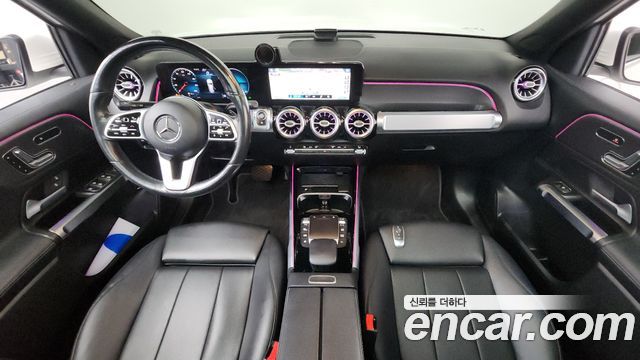 Mercedes-Benz GLB-Class GLB220