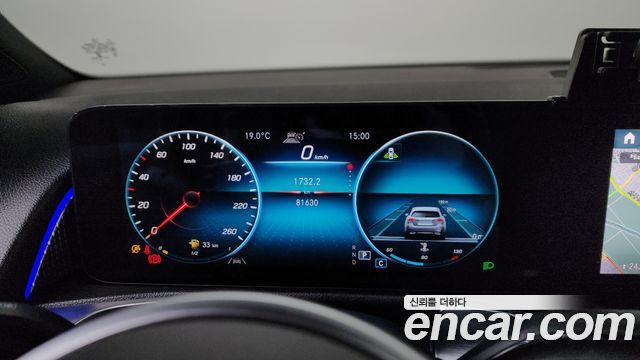 Mercedes-Benz GLB-Class GLB220