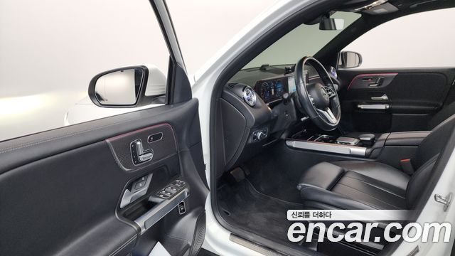 Mercedes-Benz GLB-Class GLB220