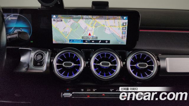 Mercedes-Benz GLB-Class GLB220