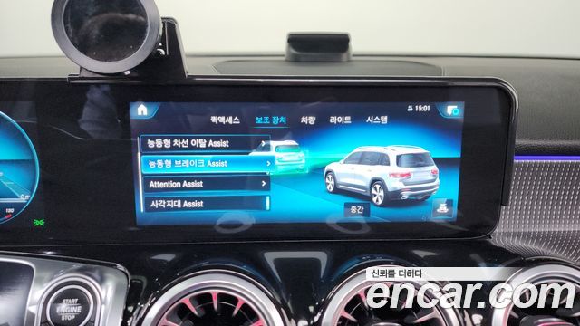 Mercedes-Benz GLB-Class GLB220