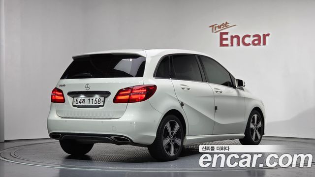 Mercedes-Benz B-Class B220