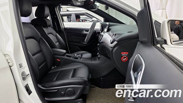 Mercedes-Benz B-Class B220