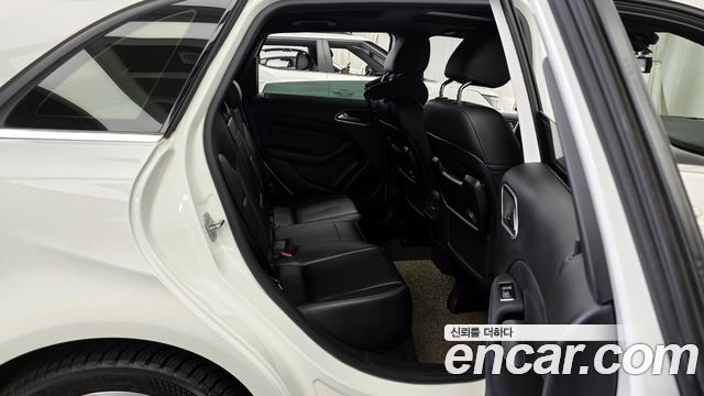 Mercedes-Benz B-Class B220