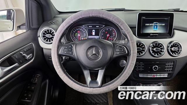 Mercedes-Benz B-Class B220